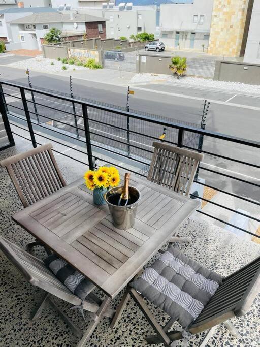 Tableview/blouberg Front Stunning Apartment. Le Cap