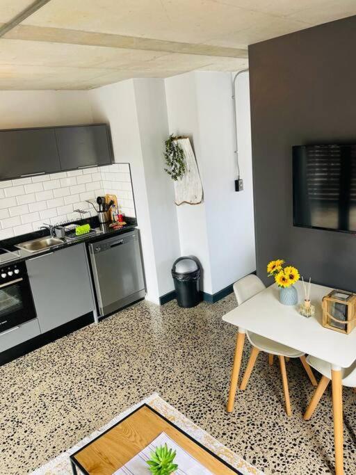 Tableview/blouberg Front Stunning Apartment. Appartement *